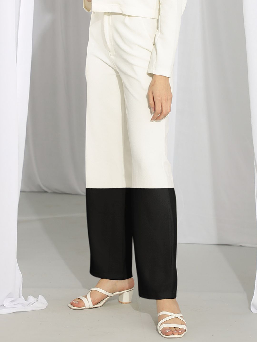 Kotty Women Colourblocked High-Rise Straight Fit Easy Wash Regular Trousers