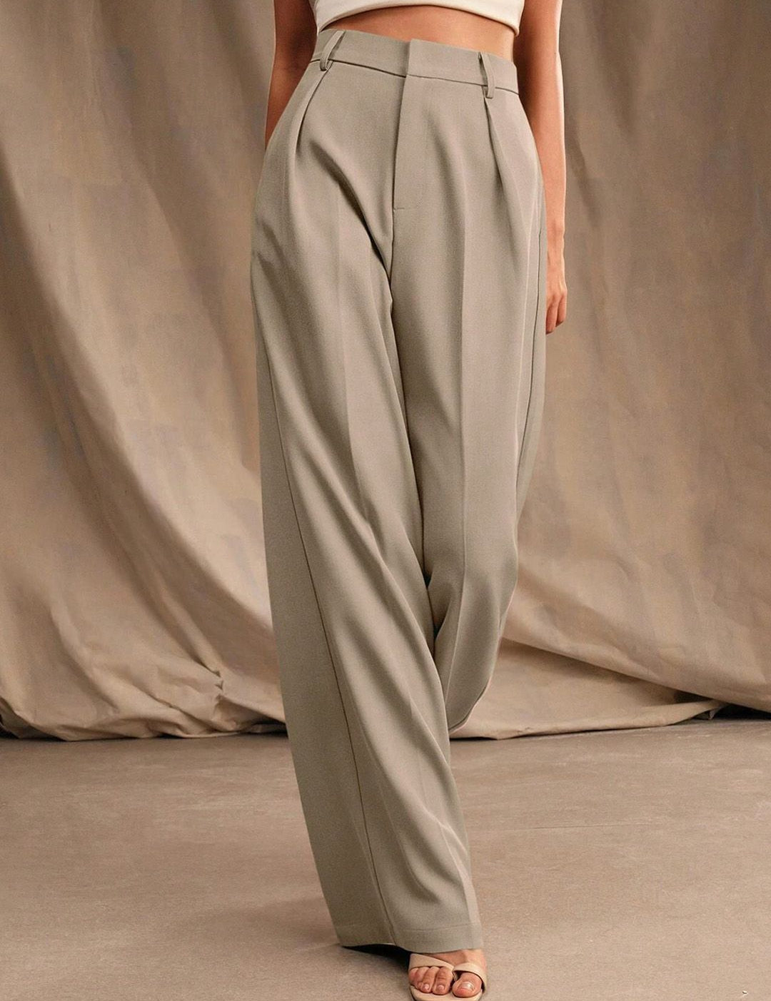 Kotty Women Relaxed Straight Fit Pleated Trousers