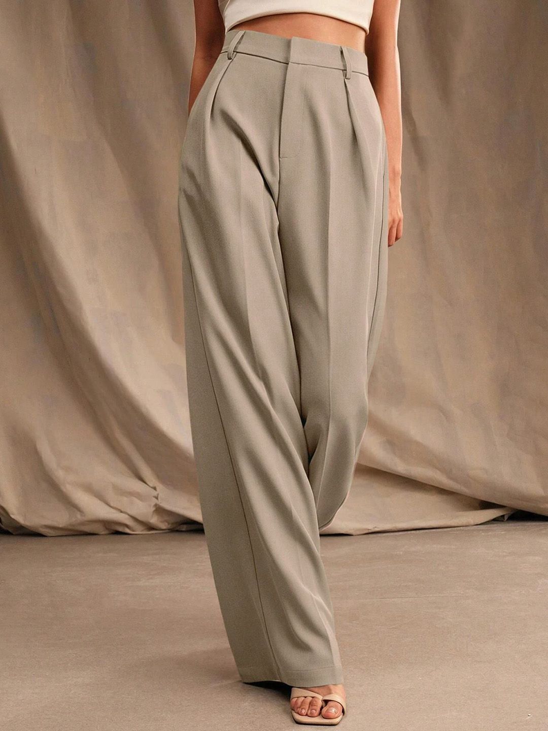 Kotty Women Relaxed Straight Fit Pleated Trousers
