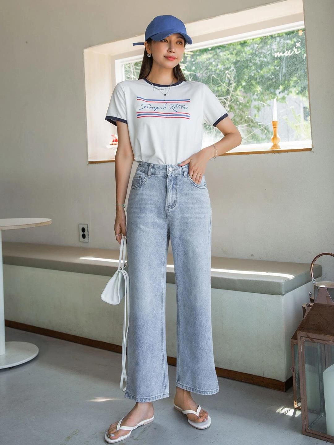 Kotty Women Clean Look Bootcut Light Fade Whiskers and Chevrons Cotton Stretchable Jeans