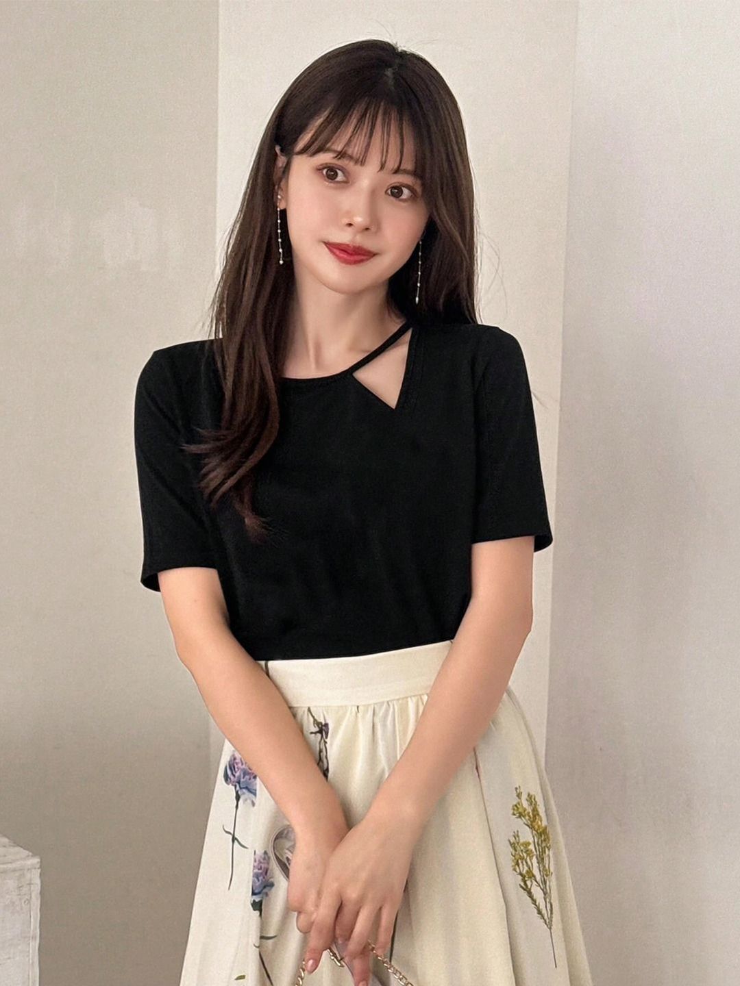 Kotty Women Round Neck Short Sleeves Top With Cut Out Details