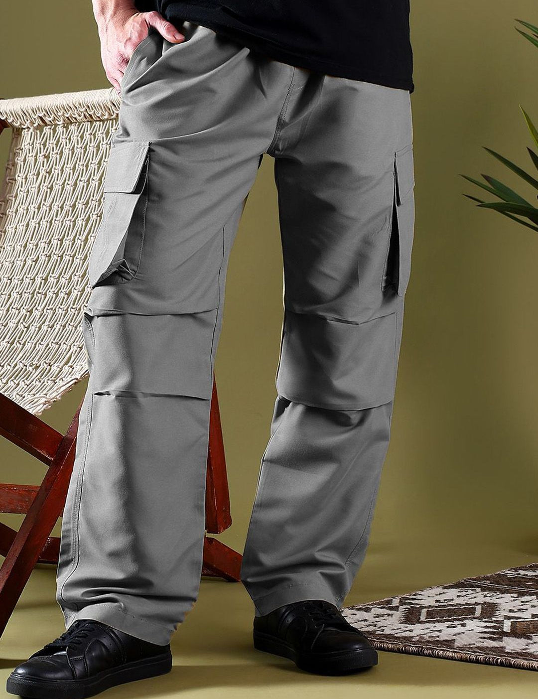 Kotty Men Low-Rise Easy Wash Pleated Cargos Regular Fit Trousers