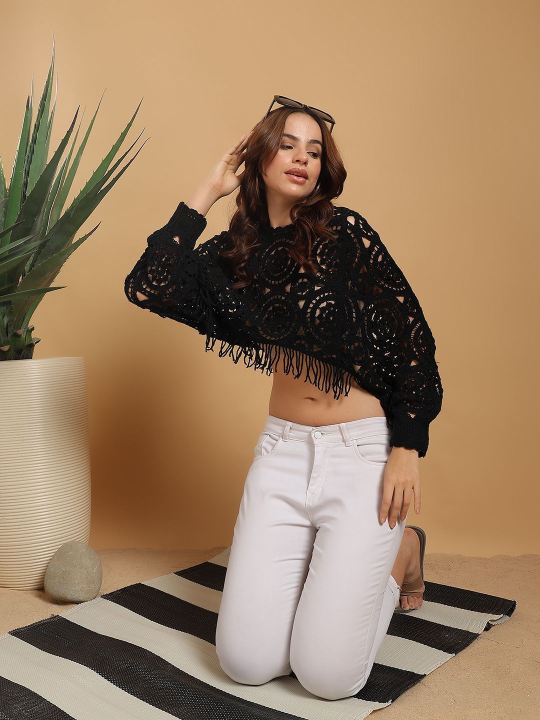 Kotty Women Crochet Black Heart Crop Top