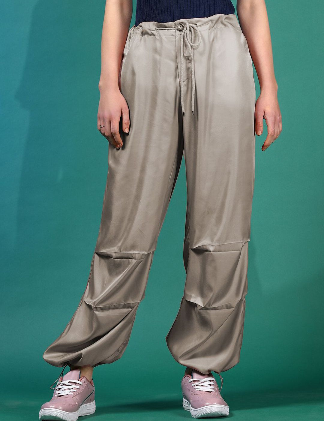 Kotty Women Relaxed High-Rise Pleated Trousers