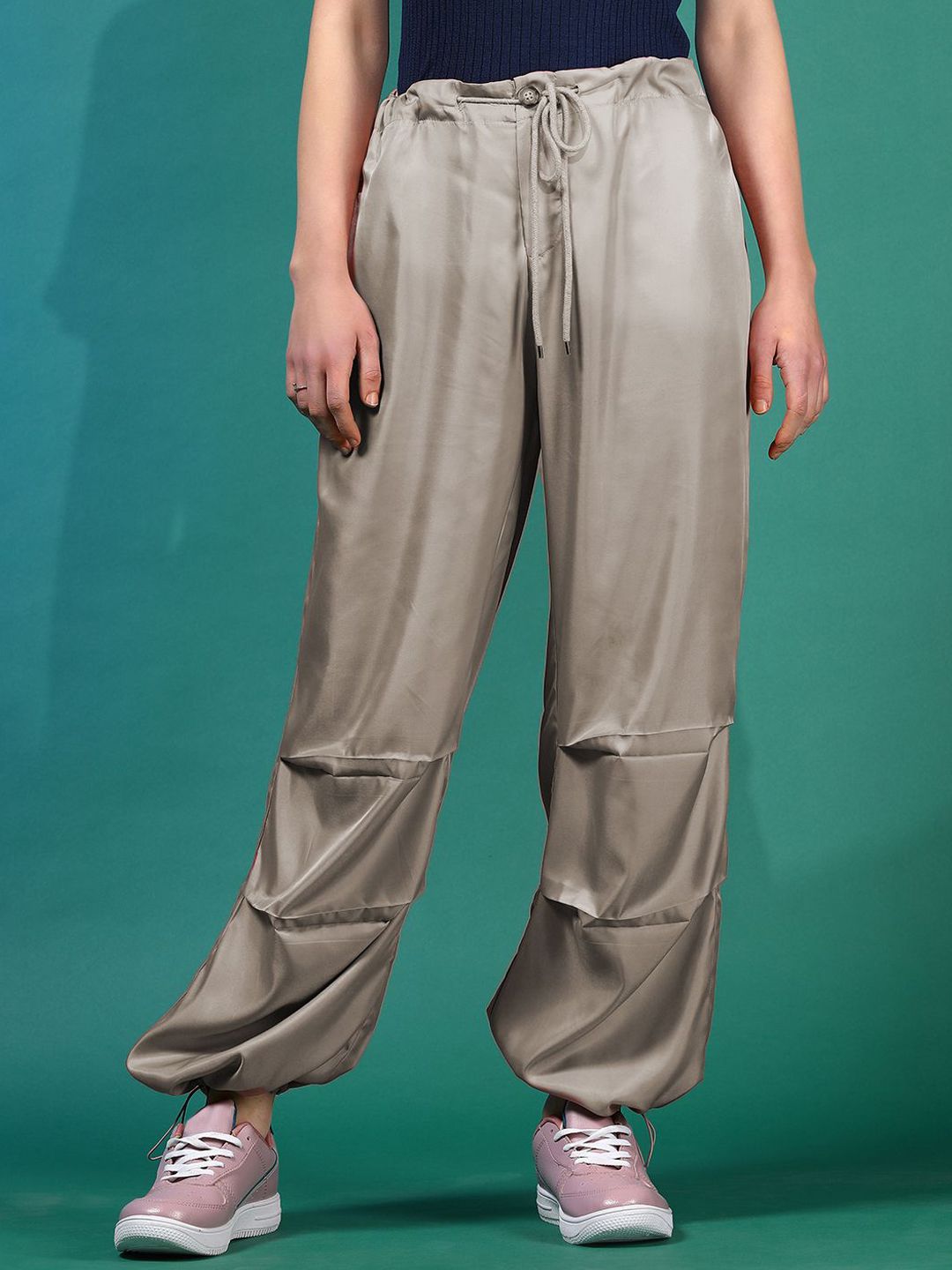 Kotty Women Relaxed High-Rise Pleated Trousers