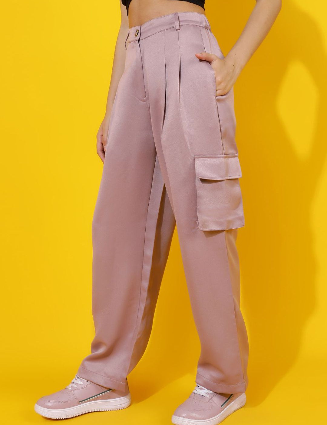 Kotty Women Relaxed Straight Leg Straight Fit High-Rise Easy Wash Pleated Cargos Trousers