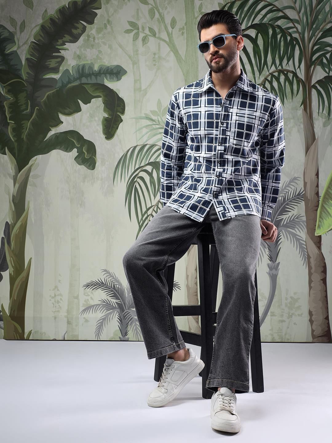 Kotty Men Spread Collar Checked Casual Shirt