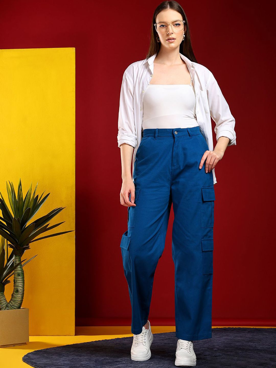 Kotty Women Straight Fit High-Rise Stretchable Cargo Jeans