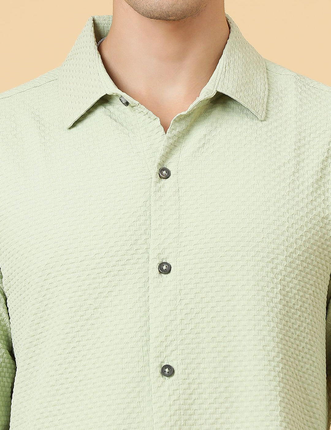 Kotty Men Relaxed Spread Collar Solid Casual Shirt