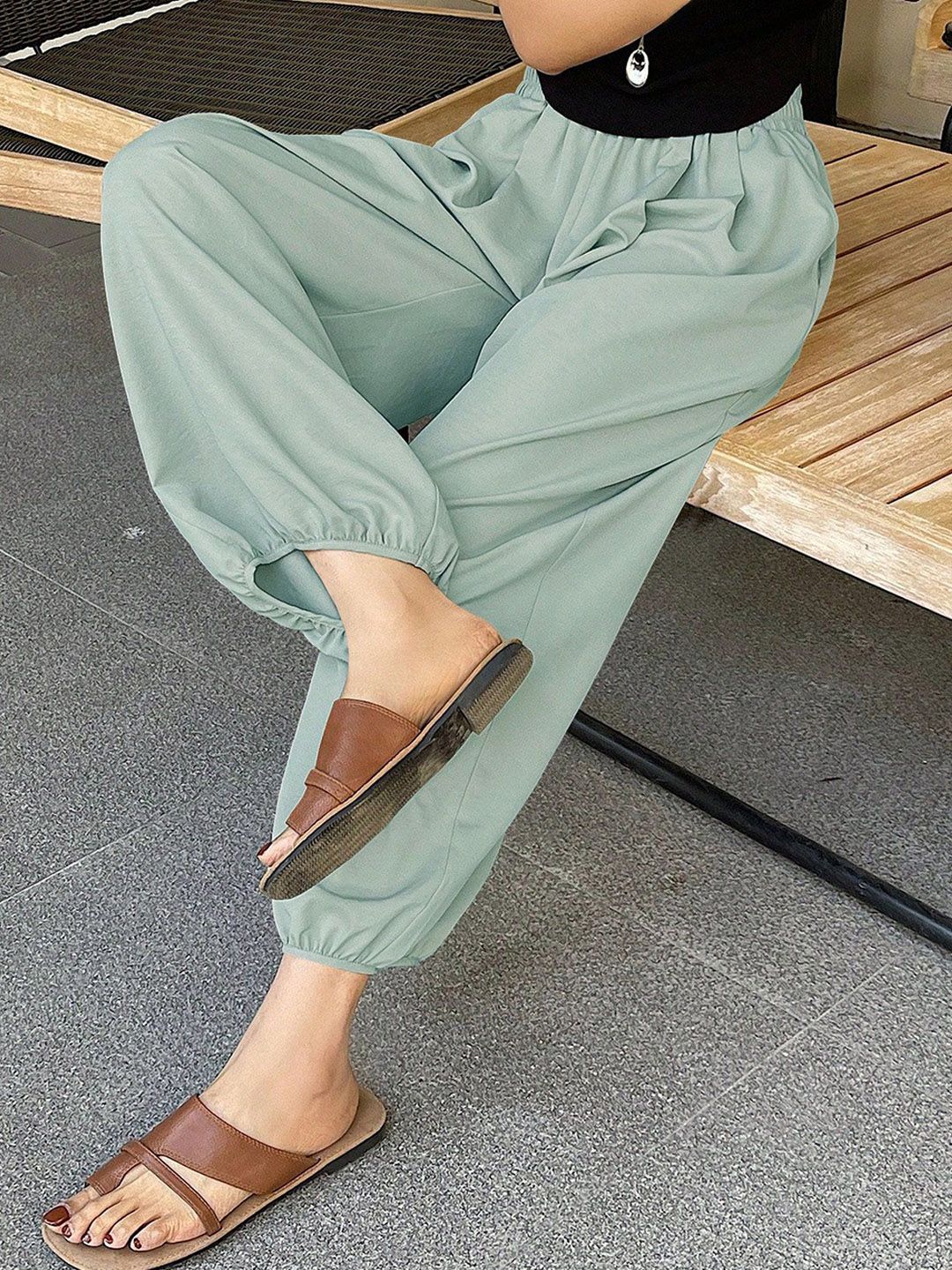 Kotty Women Relaxed Fit High-Rise Regular Trousers