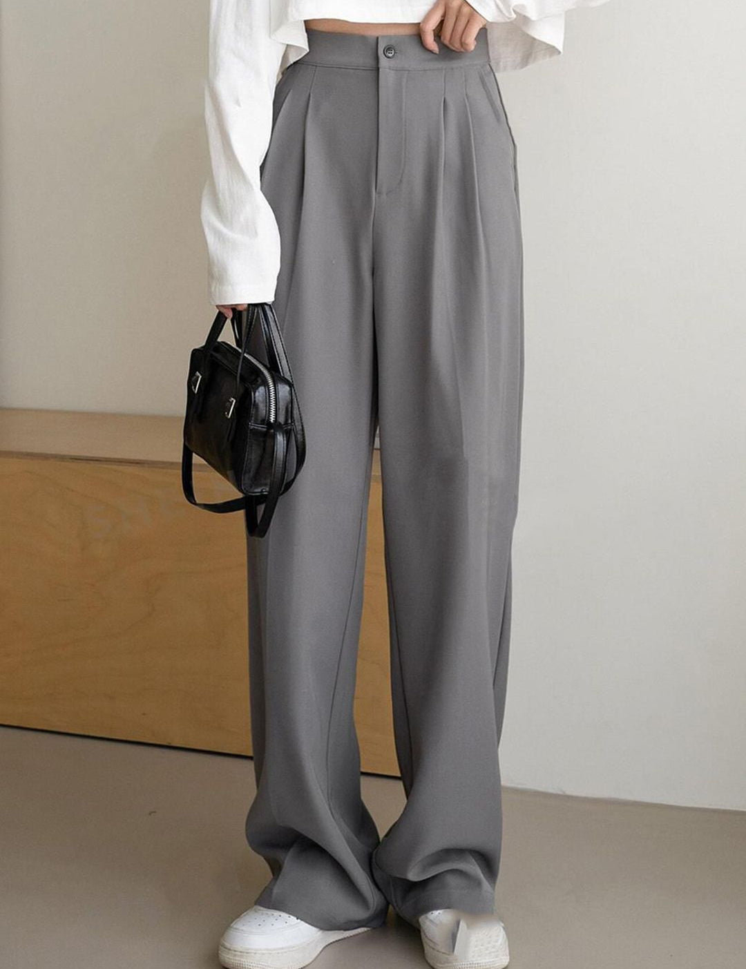 Kotty Women Relaxed Straight Leg Straight Fit High-Rise Easy Wash Trousers