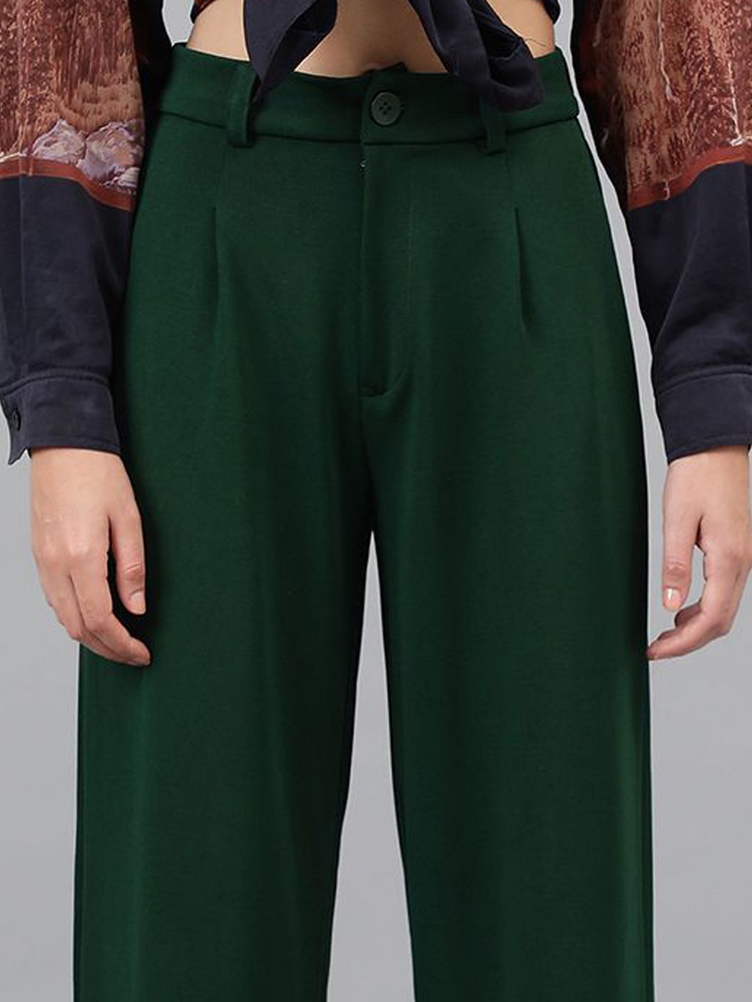 Kotty Women Colourblocked Relaxed Straight Fit High-Rise Easy Wash Pleated Trousers