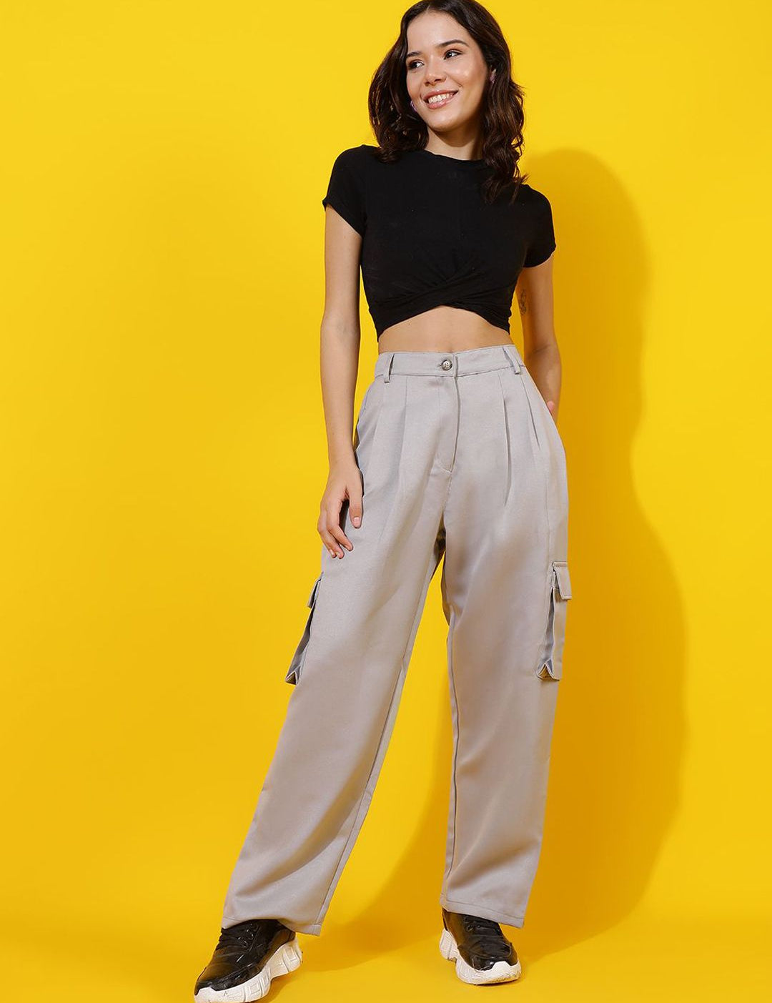 Kotty Women Relaxed Straight Leg Straight Fit High-Rise Easy Wash Pleated Cargos Trousers