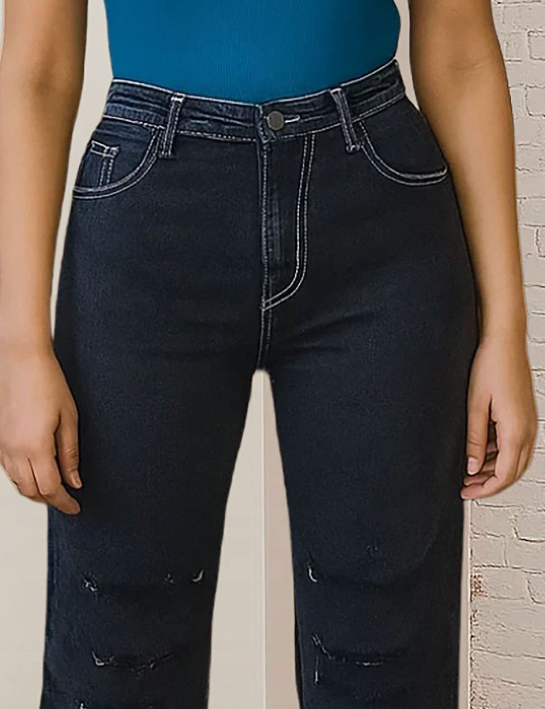 Kotty Women Relaxed Fit High-Rise Mildly Distressed Stretchable Jeans