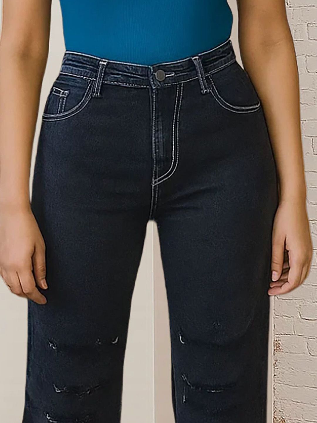 Kotty Women Relaxed Fit High-Rise Mildly Distressed Stretchable Jeans