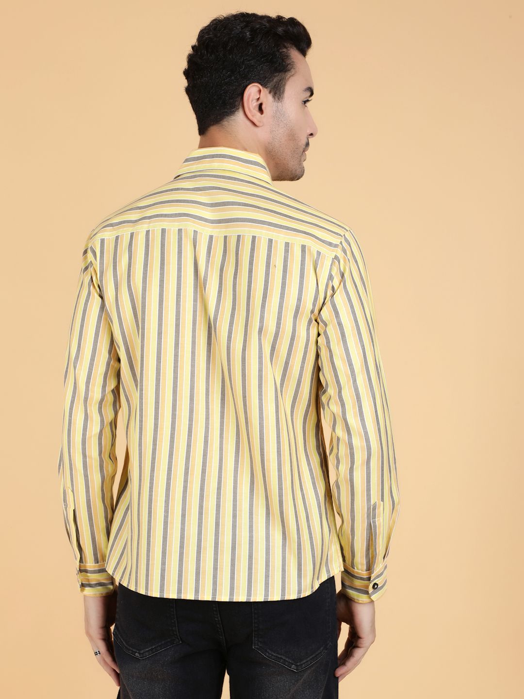 Kotty Men Relaxed Spread Collar Graphic Printed Casual Shirt