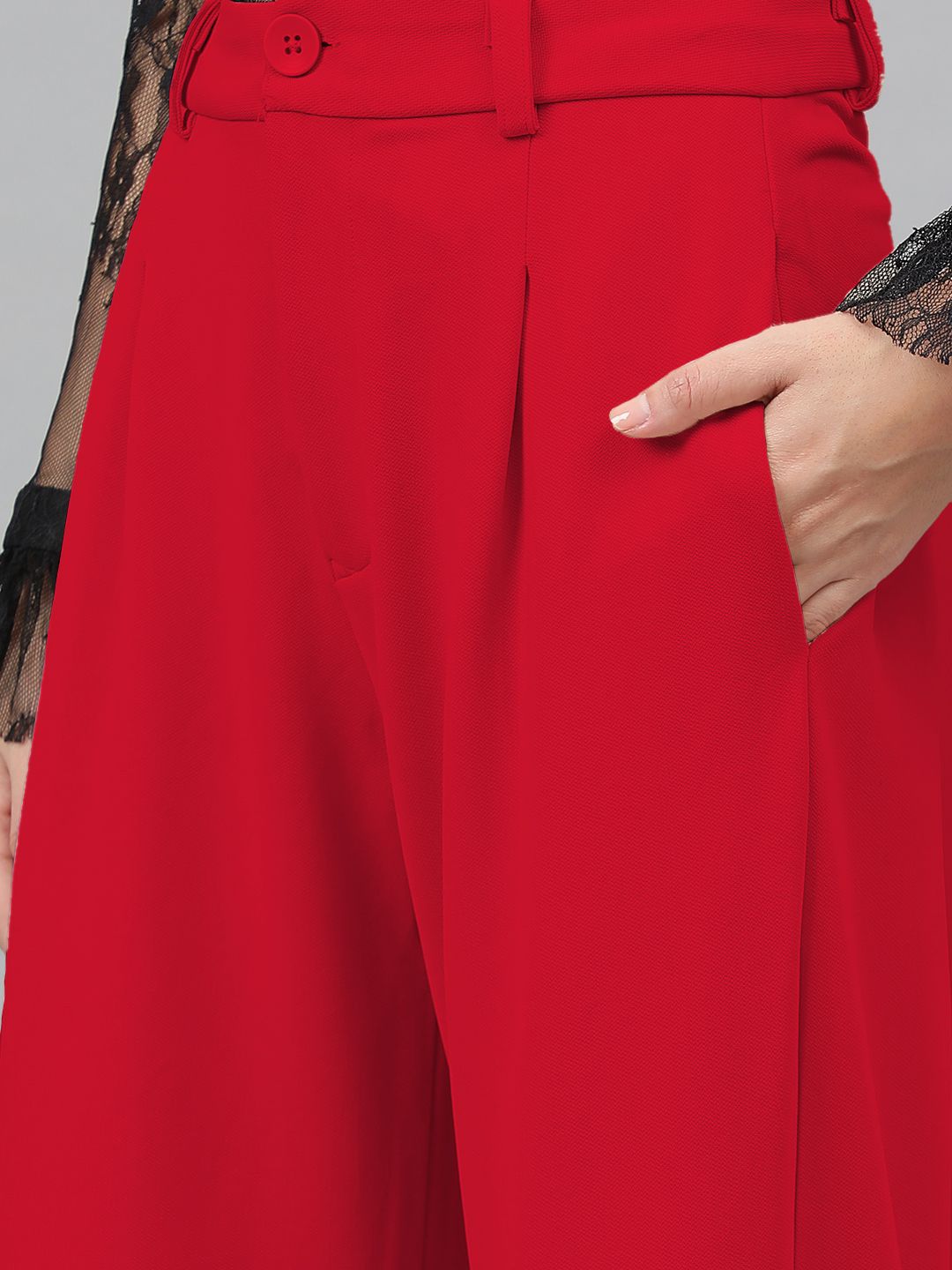 Kotty Women Relaxed Straight Leg Straight Fit High-Rise Easy Wash Pleated Trousers