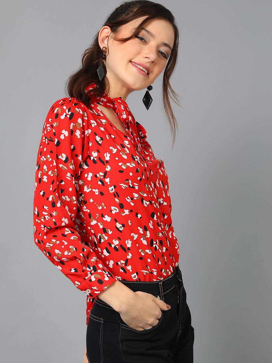 Kotty Women Conversational Printed Tie-Up Neck Top