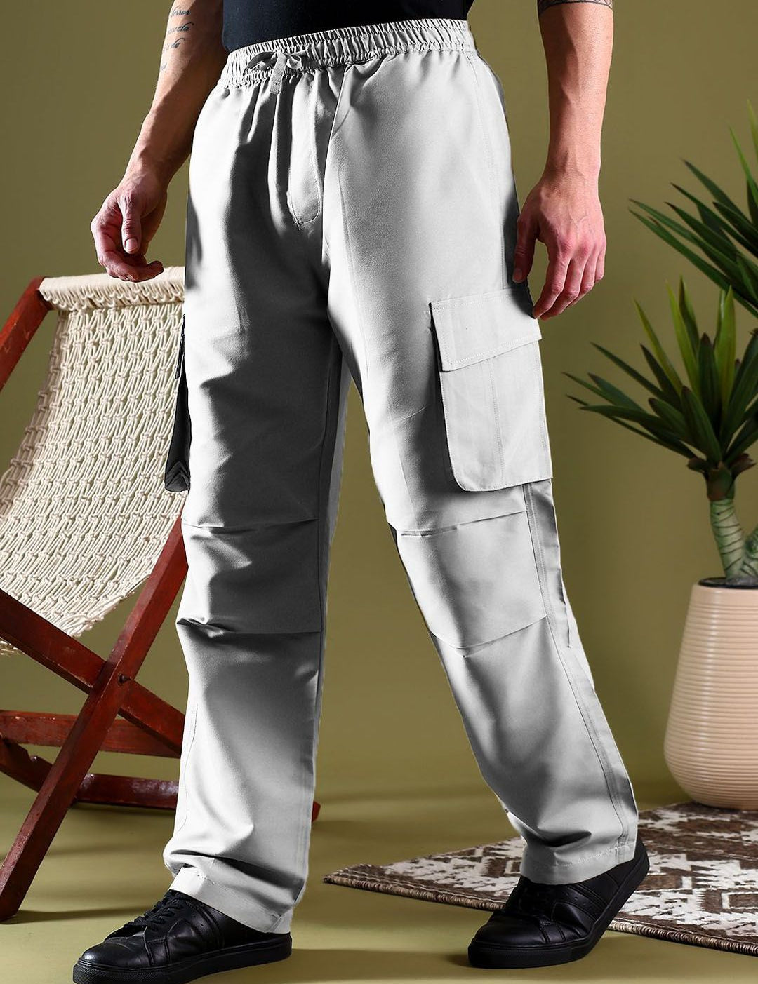 Kotty Men Regular Low-Rise Easy Wash Pleated Cargos Regular Fit Trousers