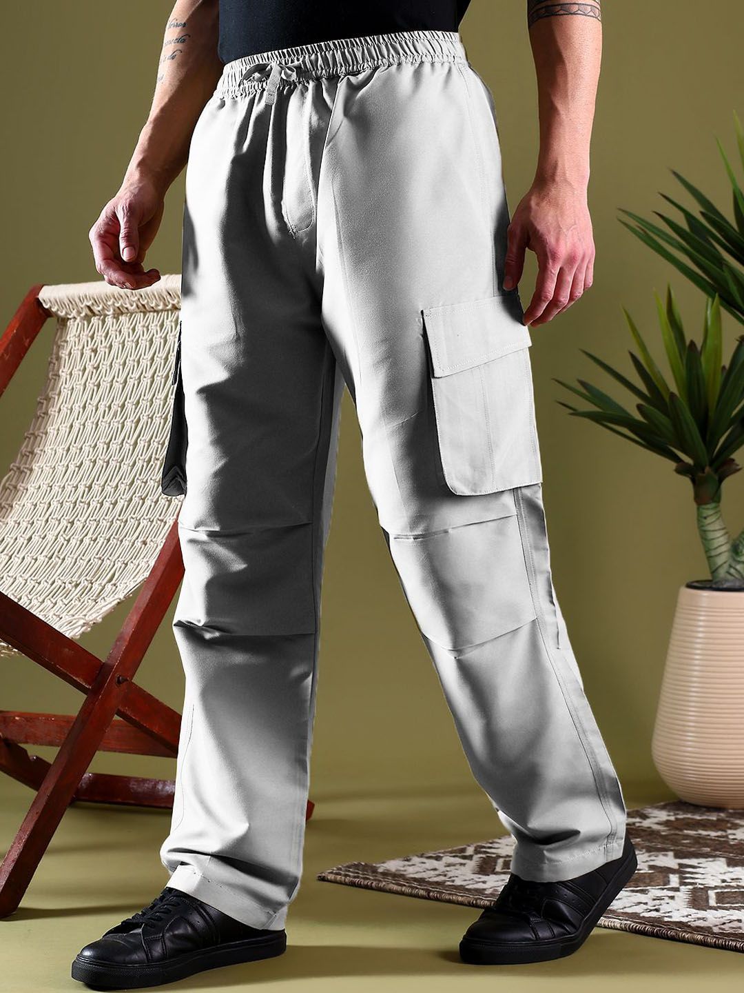 Kotty Men Regular Low-Rise Easy Wash Pleated Cargos Regular Fit Trousers