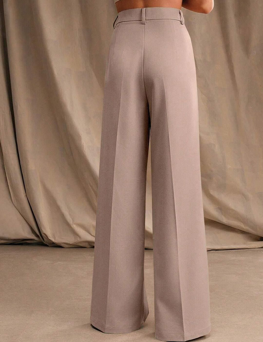Kotty Women Relaxed Straight Fit High-Rise Pleated Trouser