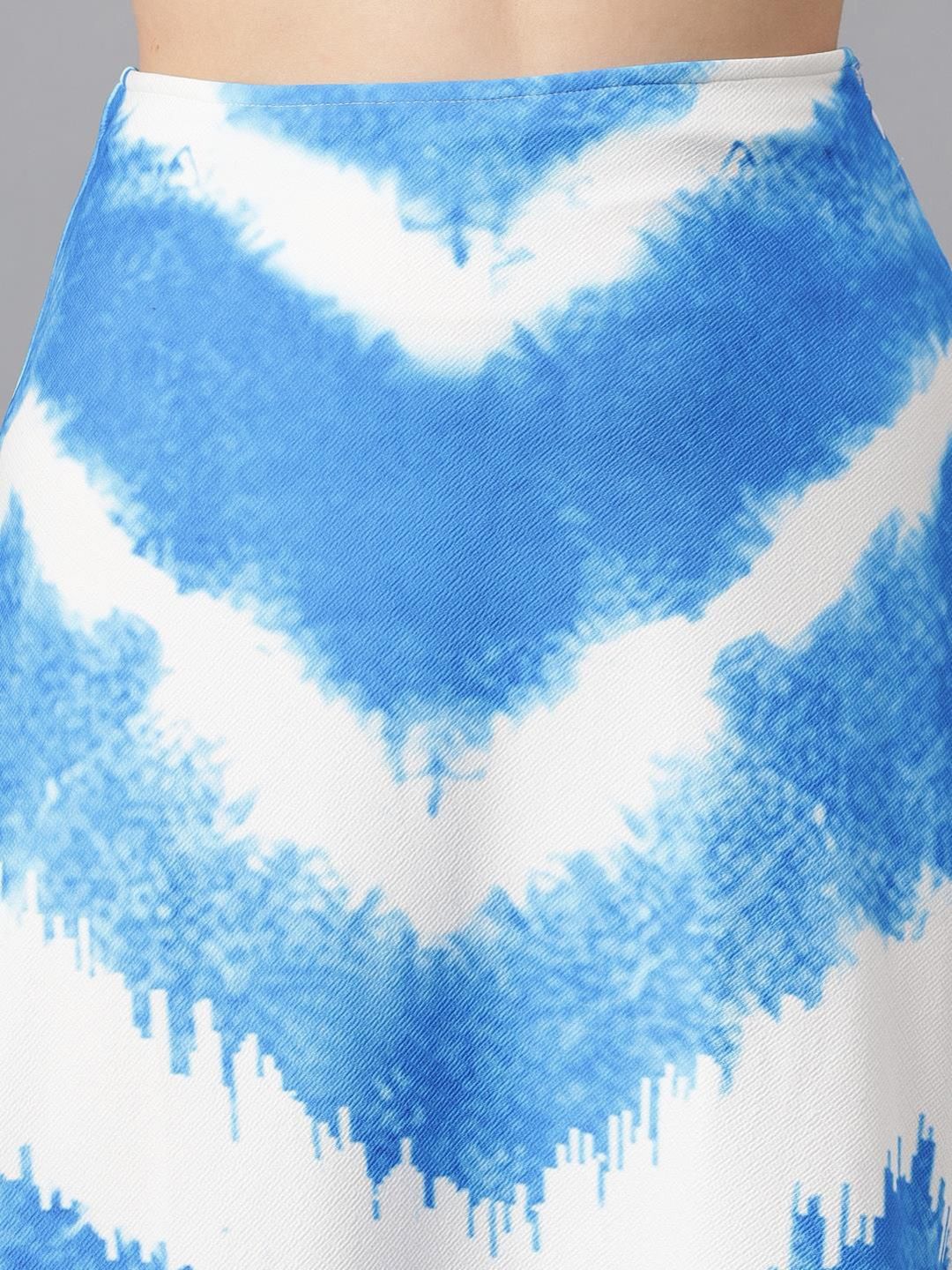 Kotty White & Blue Printed Crop Top & Skirt