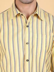 Kotty Men Relaxed Spread Collar Graphic Printed Casual Shirt