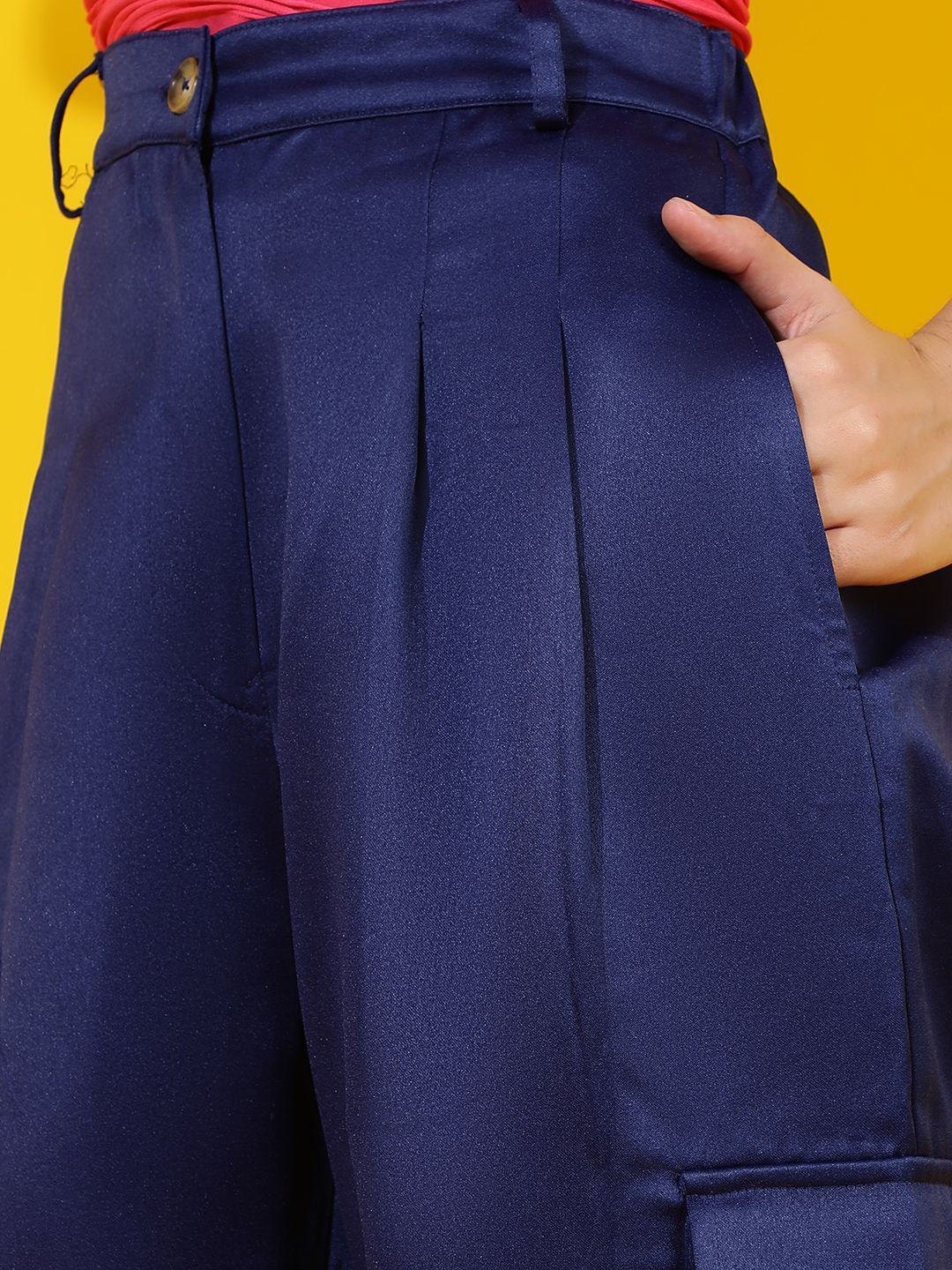 Kotty Women Relaxed Fit High-Rise Solid Cargos Trousers