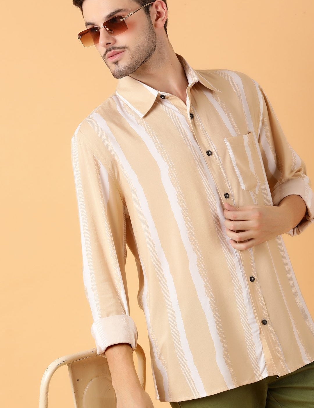 Kotty Men Relaxed Spread Collar Graphic Printed Casual Shirt