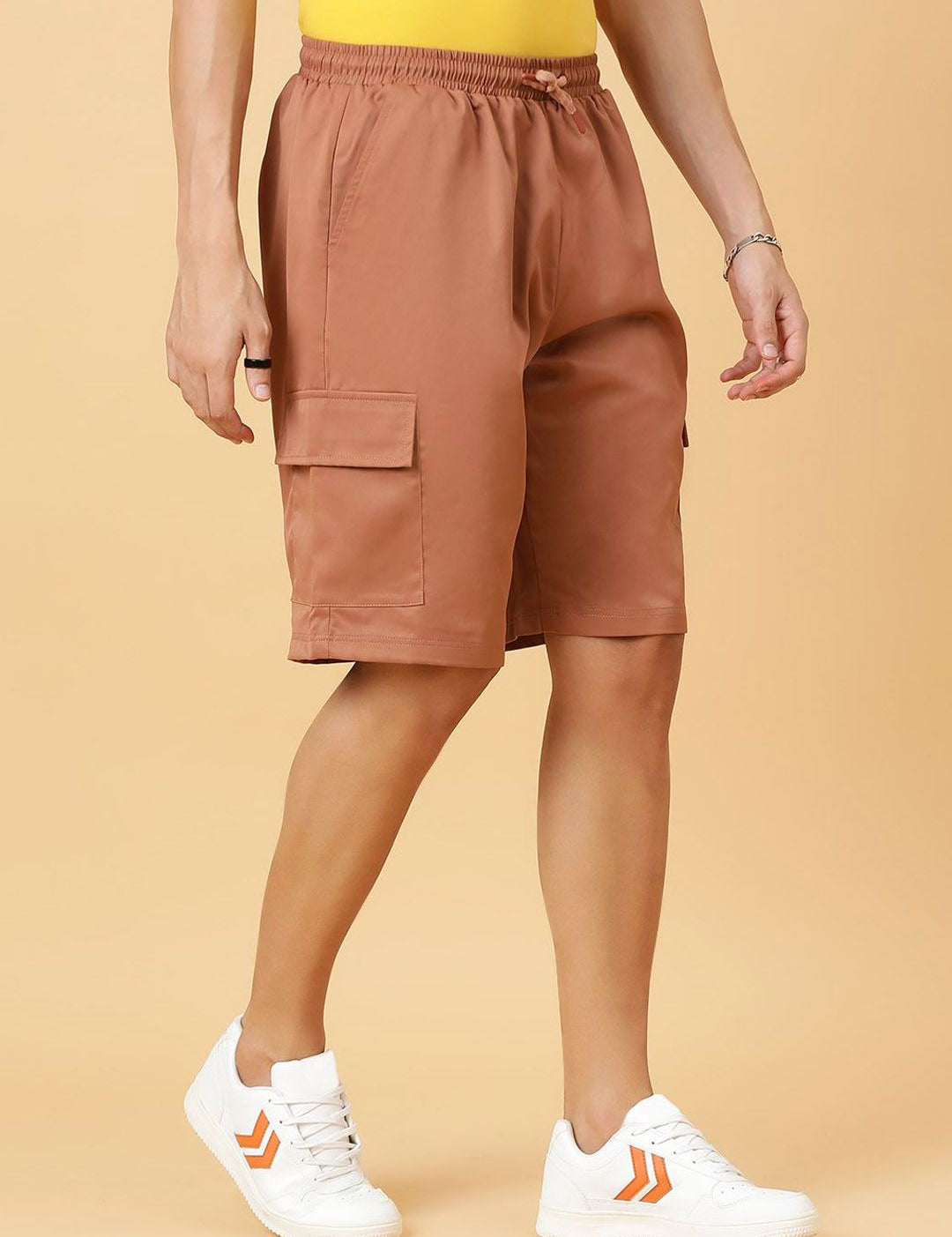 Kotty Men Low-Rise Cargo Shorts